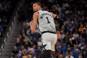斯普利特:文班亚马攻防两端无处不在 必须对他做好防守准备